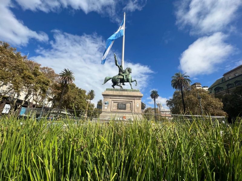 El Monumento Ecuestre al General Manuel Belgrano en Buenos Aires. Photo by Paul Wagner