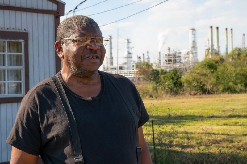 A resident in New Orleans talks about environmental justice with representatives from the U.S. Environmental Protection Agency during a community outreach visit. Photo by Eric Vance, US EPA